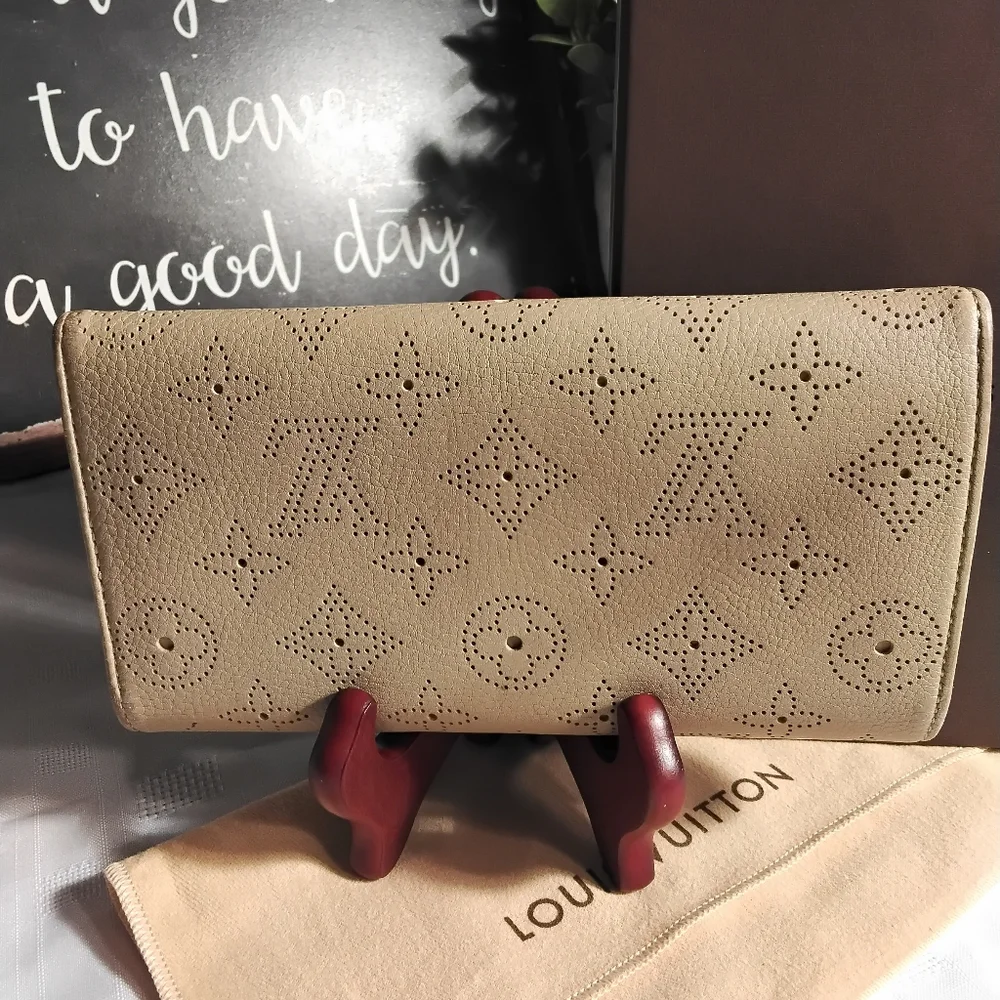 Louis Vuitton Amelia Mahina Wallet full inclusion with COA - Picture 3 of 16